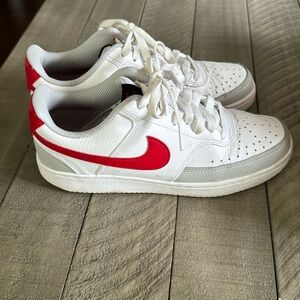 Nike Women’s Court sneaker
